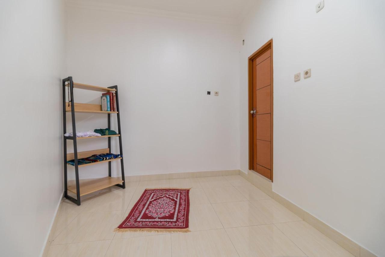 Reddoorz Syariah Near Summarecon Mall Bekasi Exterior foto